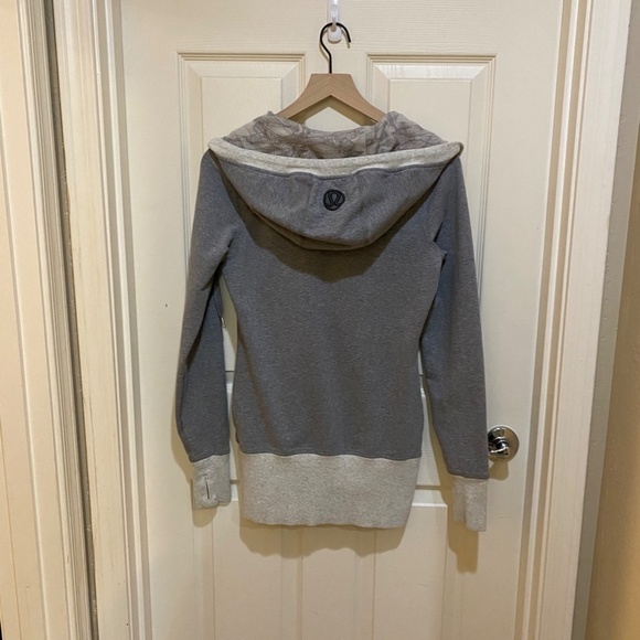 Lululemon- Zip up‎ Hooded Jacket-Grey-Size 6 - Picture 8 of 10